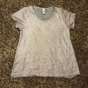 Lularoe elegant classic tee